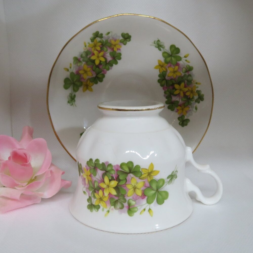 Queen ANNE 8615 Teacup & Saucer Yellow Flowers Vintage (K640)